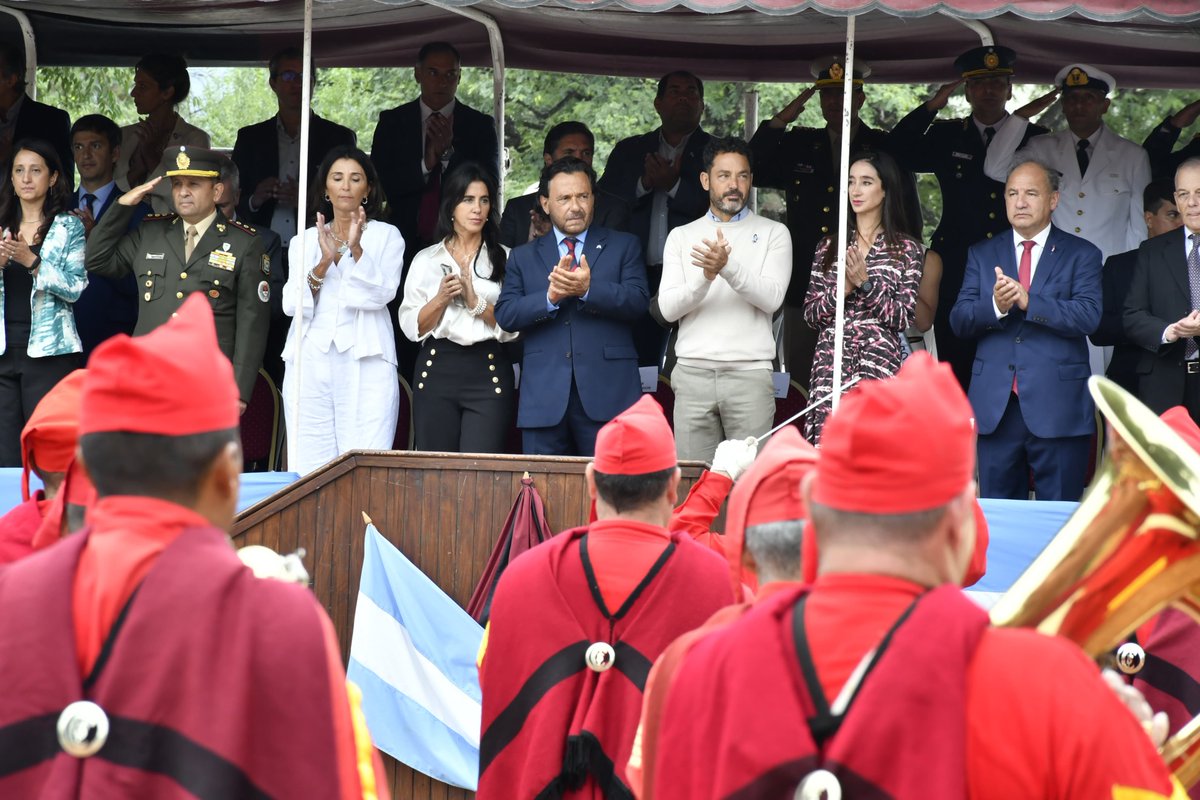 GustavoSaenzOK's tweet photo. Hace 212 años se producía la victoria del Ejército del Norte en la Batalla de Salta, la primera en la que flameó nuestra querida bandera celeste y blanca 🇦🇷 (+) https://t.co/wLVMtDoVPR
