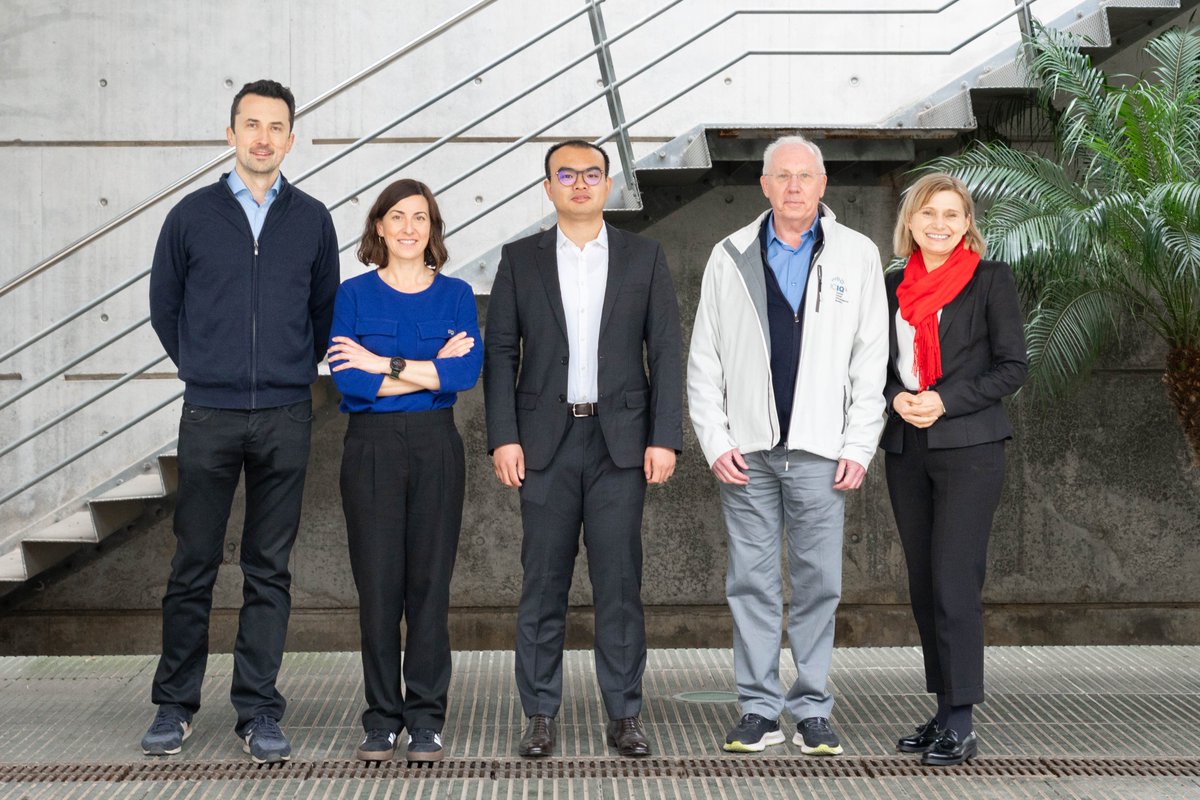 #ICIQPhD

🎓 Congratulations, Dr. Li from Prof. <a href="/PabloBallesterB/">Pablo Ballester</a>'s group!

📚 Today <a href="/YifanLi92/">Yifan Li</a> has successfully defended his thesis on designing supramolecular receptors based on Aryl-extended Calix[4]Pyrrole scaffolds

Learn more about him 🔗 iciq.org/new/congratula…