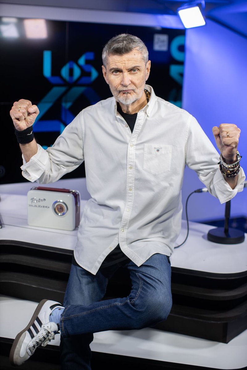 marioruiz_bcn's tweet photo. 🎶🎙️ Siempre es un gustazo escuchar un turno musical del gran #Fernandisco. Máster del universo discográfico, magia única ante un micrófono. A través de #Los40Classic uno se radio transporta a aquéllos maravillosos años del buen pop rock. ¡Nostalgia en vena! ¡Gracias, amigo! https://t.co/1HbbgVtkNr
