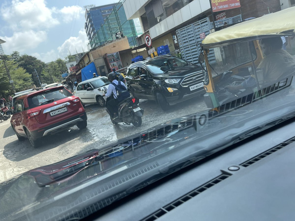 mithunshah79's tweet photo. Bellandur roads especially between Sakra Hospital/ORR and Mantri Espana have become unbearable and are a big safety risk. Roads were dug up and never built back again. Complete apathy. 
@BBMPofficial @bbmpcommr @BBMPCOMM @CMofKarnataka https://t.co/eyDkFoY2WW