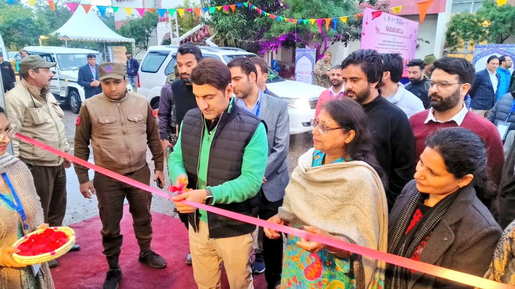 JK_NRLM's tweet photo. Secretary Rural Development Department and Panchayati Raj, (RDD &amp;PR)@AsadamAijaz
today inaugurated SARAS Aajeevika Mela, at Kala Kendra Jammu, a dynamic showcase of the talent and tenacity of rural women entrepreneurs from across India 
@day_nrlm 
@jkrddpr 
@diprjk 
@mopr_goi https://t.co/wj6VSD850y