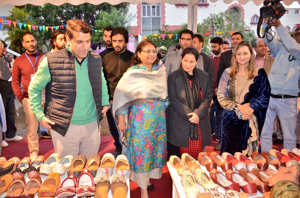 JK_NRLM's tweet photo. Secretary Rural Development Department and Panchayati Raj, (RDD &amp;PR)@AsadamAijaz
today inaugurated SARAS Aajeevika Mela, at Kala Kendra Jammu, a dynamic showcase of the talent and tenacity of rural women entrepreneurs from across India 
@day_nrlm 
@jkrddpr 
@diprjk 
@mopr_goi https://t.co/wj6VSD850y