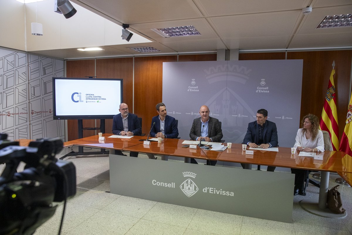 Consell d'Eivissa (@consell_eivissa) on Twitter photo Administracions i sector hoteler a Eivissa treballen conjuntament amb la plataforma
<a href="/airbnb_es/">Airbnb España</a> per liderar un front comú contra l’oferta d’allotjament turístic no reglat a l’illa.
👇
conselldeivissa.es/es/actualidad/… Administracions i sector hoteler a Eivissa treballen conjuntament amb la plataforma
<a href="/airbnb_es/">Airbnb España</a> per liderar un front comú contra l’oferta d’allotjament turístic no reglat a l’illa.
👇
conselldeivissa.es/es/actualidad/…