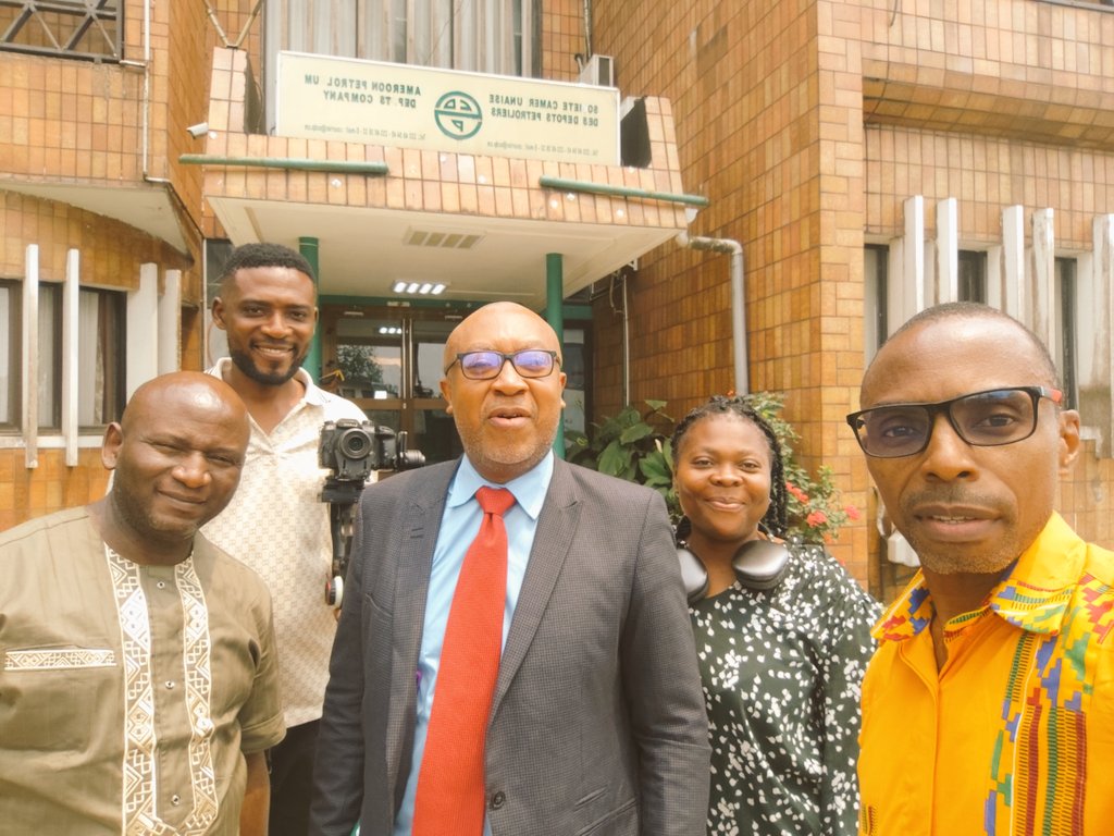 TitiNdema's tweet photo. #Scdp #Tradex #Camrail
La journée sera longue et belle.
Plaisir d'échanger longuement avec l'ancien de la Crtv aujourd'hui en poste a la SCDP Mr Jean Emmanuel Ba'ana
Mme Le Directeur SCDP nous a déroulé le tapis 🙏🏾
#WorkHard #Csph50Years