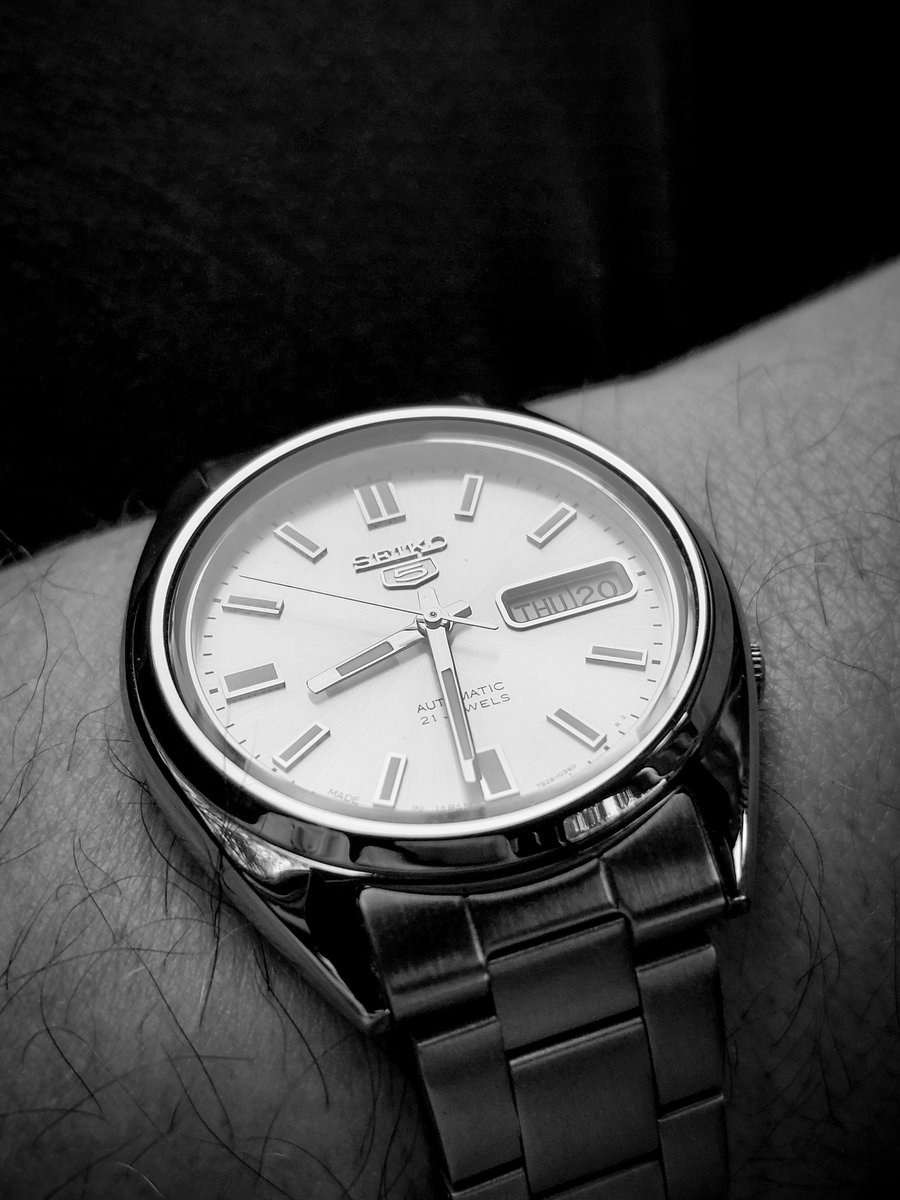 The Seiko "Oyster Perpetual"

Perpetual- yep it's an automatic!

Oyster- well, do oysters have about 30m water resistance? 🤔

Love this little watch! 😊