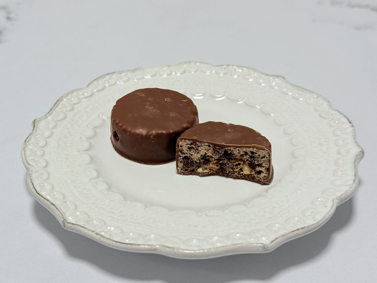 6v6ys71's tweet image. 🍫フィリップベル/クッキー
こちらもベルさんの新作🍪 中にチョコチップとナッツがゴロゴロ入ってて、シンプルな構成なのに味わい深さがすごい✨周りのベルさんのミルクチョコももちろん美味しくかなりお気に入り❣食べ応えたっぷりだけど何枚でも食べたくなった🥹