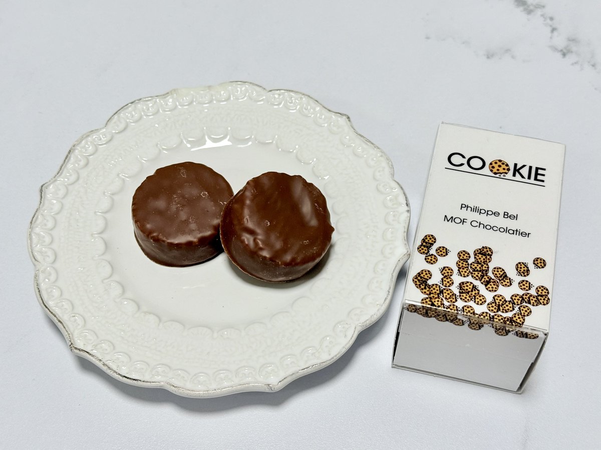 6v6ys71's tweet image. 🍫フィリップベル/クッキー
こちらもベルさんの新作🍪 中にチョコチップとナッツがゴロゴロ入ってて、シンプルな構成なのに味わい深さがすごい✨周りのベルさんのミルクチョコももちろん美味しくかなりお気に入り❣食べ応えたっぷりだけど何枚でも食べたくなった🥹