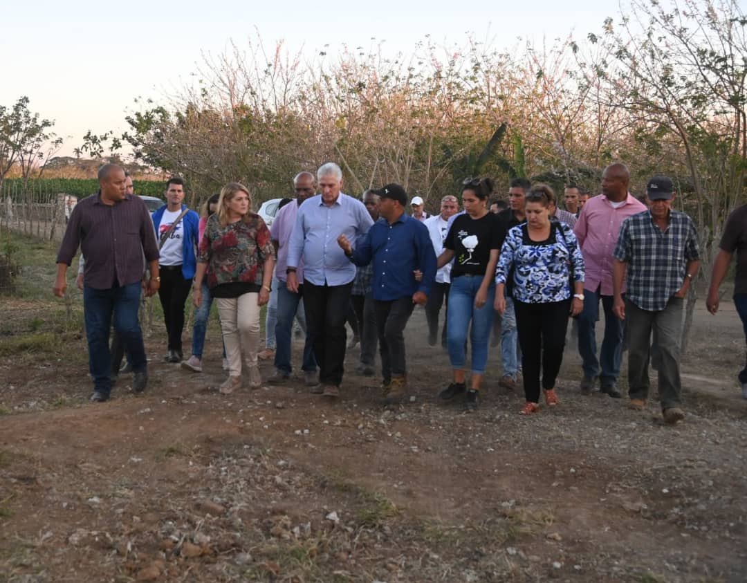 Presidencia Cuba 🇨🇺 (@presidenciacuba) on Twitter photo 🇨🇺| Una responsabilidad histórica que enaltece: Darlo todo por la Revolución.
Visitó el presidente <a href="/DiazCanelB/">Miguel Díaz-Canel Bermúdez</a> municipios espirituanos este miércoles.
🔗| presidencia.gob.cu/es/noticias/un… 🇨🇺| Una responsabilidad histórica que enaltece: Darlo todo por la Revolución.
Visitó el presidente <a href="/DiazCanelB/">Miguel Díaz-Canel Bermúdez</a> municipios espirituanos este miércoles.
🔗| presidencia.gob.cu/es/noticias/un…