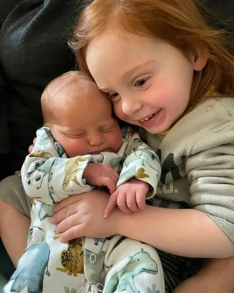 AskAnshul's tweet image. Kfir Bibas was just 9 months old, and his brother Ariel Bibas was 4 years old when they were abducted by Hamas terrorists from their home in Israel on 7th October 2023.

Hamas brutally killed them and kept their bodies for months. Today, Hamas has returned their bodies to Israel…