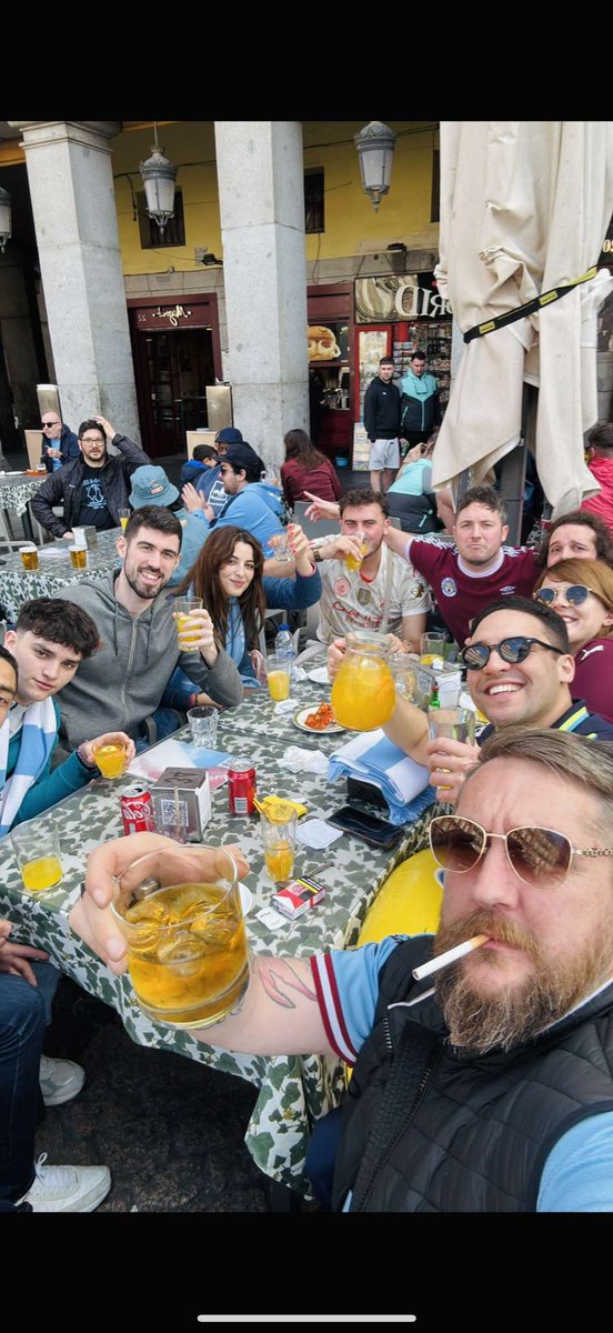 AlsatianCityzn's tweet image. #RMAMCI | Pèlerinage annuel à Madrid qui se conclut (encore) par une élimination, mais une des meilleures ambiances d&apos;avant et d&apos;après-match que j&apos;ai connu vu le résultat 🔝

🎵 WE SCORED A GOAL 🎵 ☝️

We&apos;ll follow you everywhere 🩵

#ManCityOSC