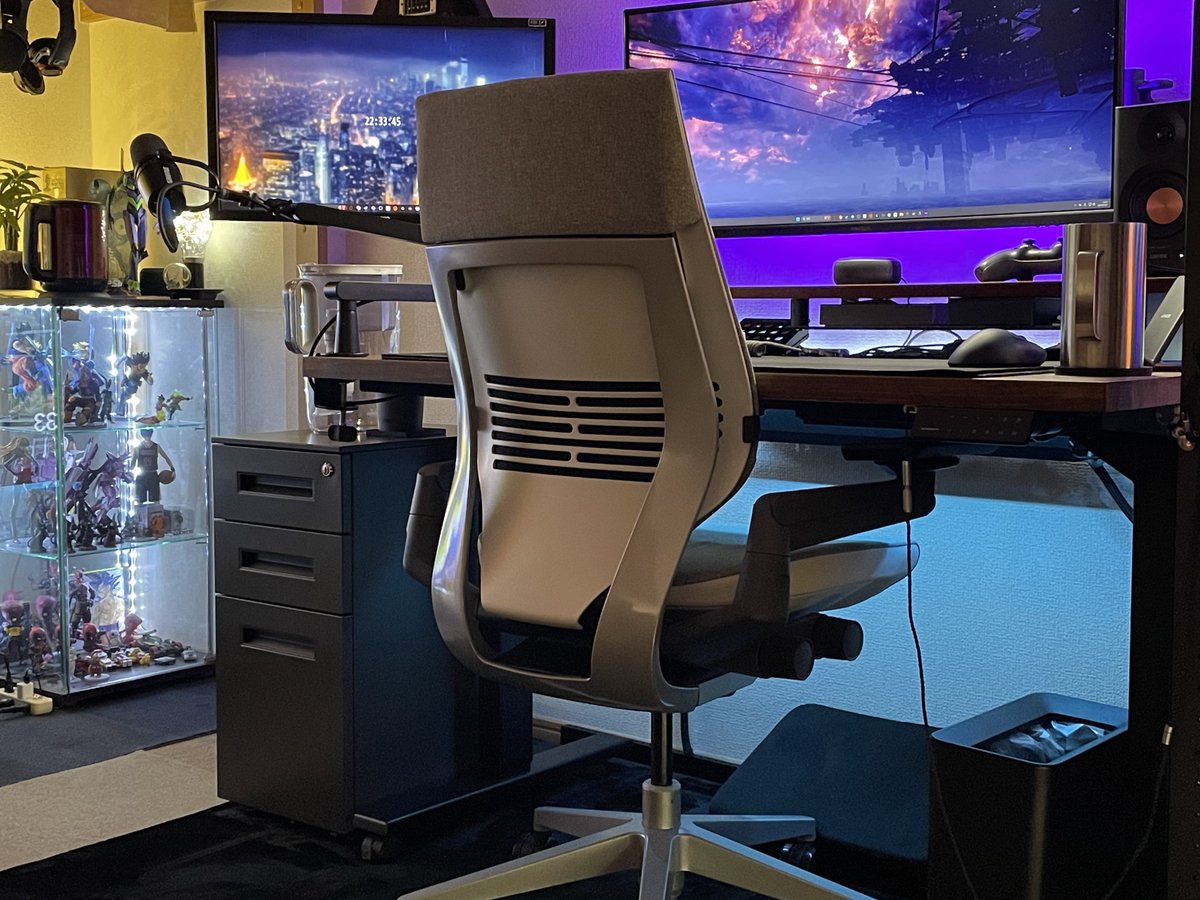 NatemanHousing1's tweet image. この椅子の背中の造形が最高にセクシーだと思うわけですよ！
#steelcase 
#desksetup