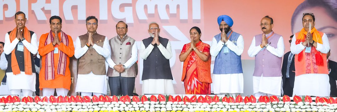 Visfotmedia's tweet image. Picture of the day.
Thanks 😊 Delhi
Thanks BJP
We are ready 💪 for all of you.

#RekhaGuptaCM #delhicmoathceremony #DelhiNews 

@gupta_rekha @BJP4Delhi