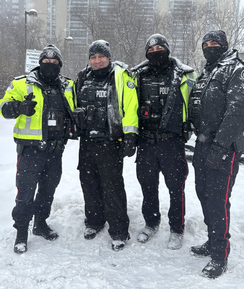 PCPappy's tweet image. Driving while holding a cell phone is illegal—even when stopped at red lights, stop signs, or while impeding traffic. Stay focused and avoid distractions! 🚗📵
💰 Fine: $615+
⚖️ 3 Demerit Points
⏳ 3-Day Licence Suspension
Put away the phone.
#PappysTips #RoadSafety #DriveSafe