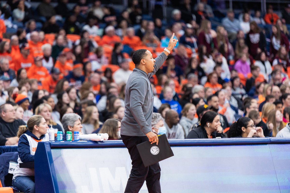 In eight years as an assistant coach with Buffalo and Syracuse, Khyreed Carter has molded numerous guards into stars. How did he do it?

By playing video games. By inviting players to his house. More on Carter for <a href="/DOsports/">Daily Orange Sports</a>:

dailyorange.com/2025/02/syracu…