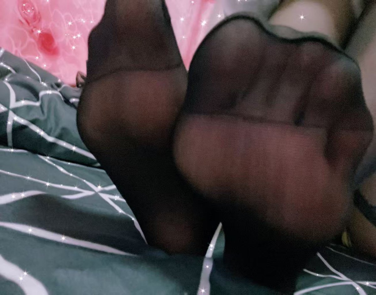 nuos666's tweet photo. 废物狗东西～是不是特别想被姐姐的酸臭黑丝踩住你的🐶鸡吧呢？！#原味 https://t.co/5CuYXyRPGY