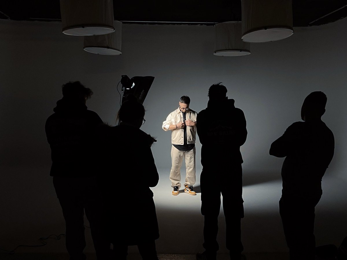 andrei_aner's tweet photo. Noua mea piesă se lansează în curând, cu tot cu clip! 🎵🎥 https://t.co/IROg8IyW7x