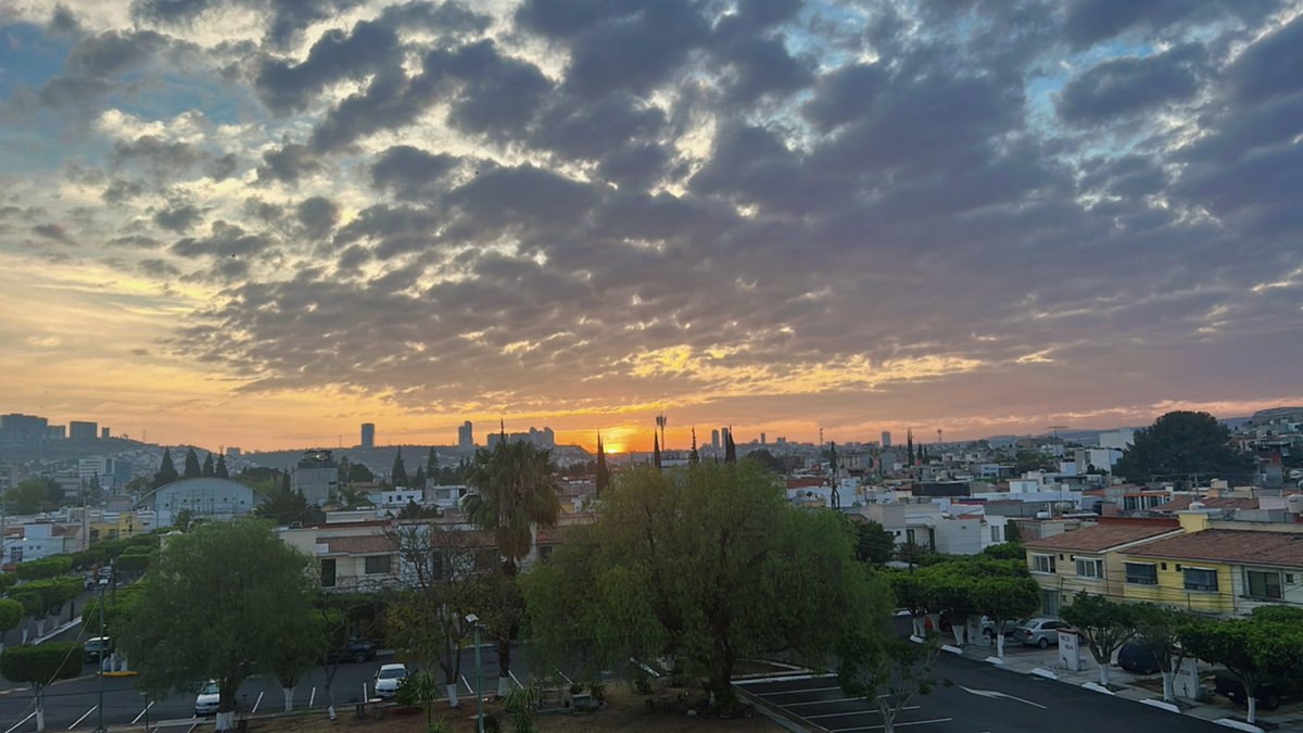 Espectacular amanecer esta mañana en Querétaro <a href="/mendezraq/">RAQUEL MÉNDEZ AVALOS</a> <a href="/webcamsdemexico/">Webcams de México</a>