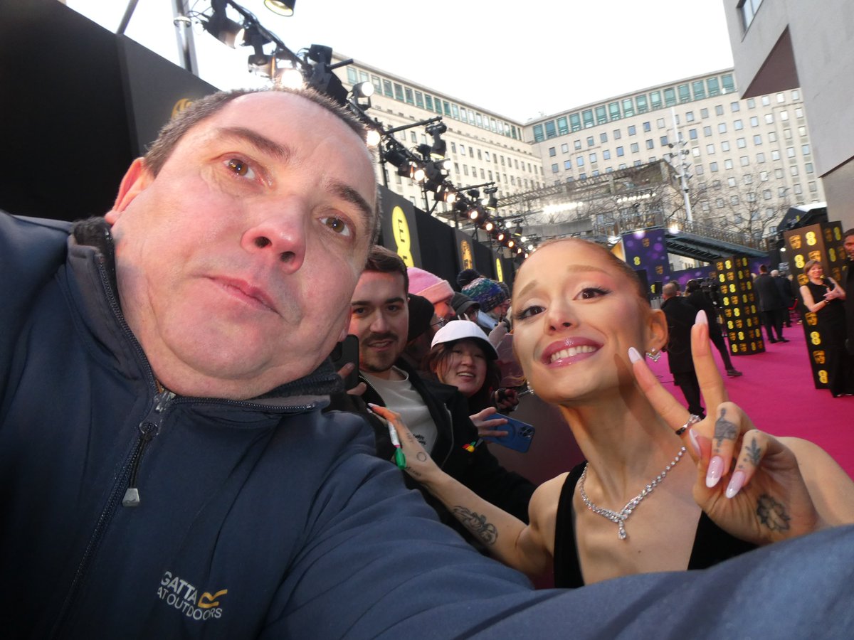 OlechFilmLover's tweet photo. Thank You Ariana Grande for being so nice at the Bafta awards. #WickedMovie #ArianaGrande https://t.co/IkiFi8bYs1