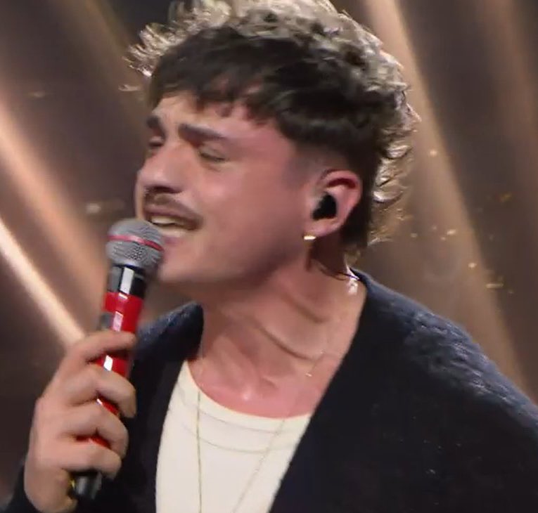 nullaesiste's tweet image. they're hitting the same note