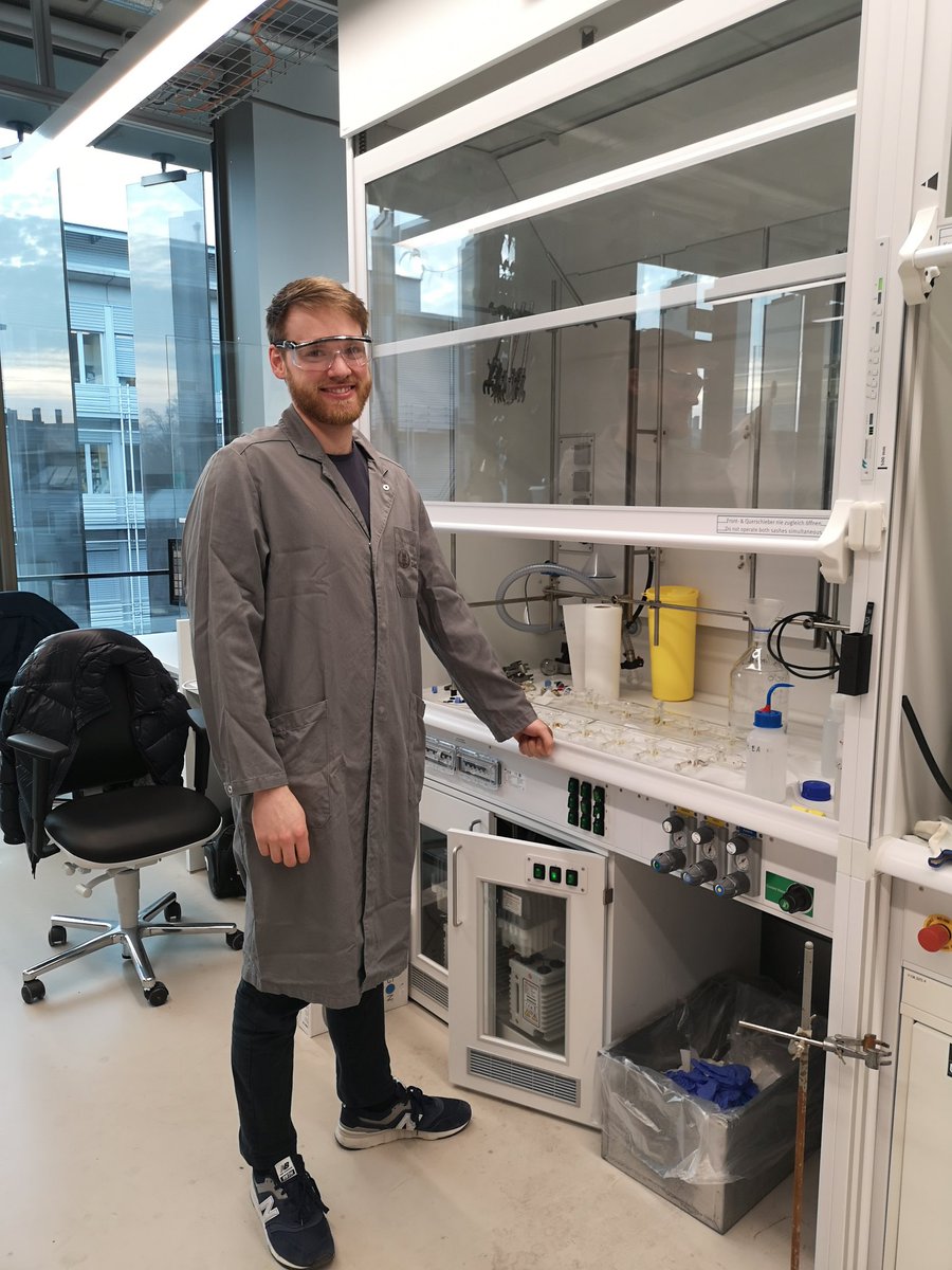 So many new faces! ✨🤩👏🏻 We welcome Jan Borstelmann, who decided to join us for a PostDoc after receiving his PhD from the University of Heidelberg in the <a href="/KivalaGroup/">Kivala Group</a> ! Happy to have you with us🤗 <a href="/michal_juricek/">Michal Juricek</a> <a href="/UZH_Chemistry/">UZH Chemistry</a> #chemistry #postdoc