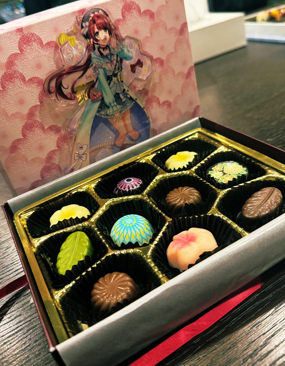 amane_bushi's tweet photo. #グルミク の収録で｢春のショコラ｣っていう素敵なチョコレートをスタッフさんに頂きました✨️🍫
とっても美味しゅうございましたわ❤️

眠気の限界値がｯｯｯ明日も早起きおやねす😴 https://t.co/3CQs6qpafL