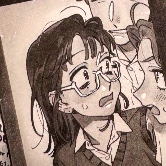 SHES SO SMALL AND POOKIE WITH HER GLASSES