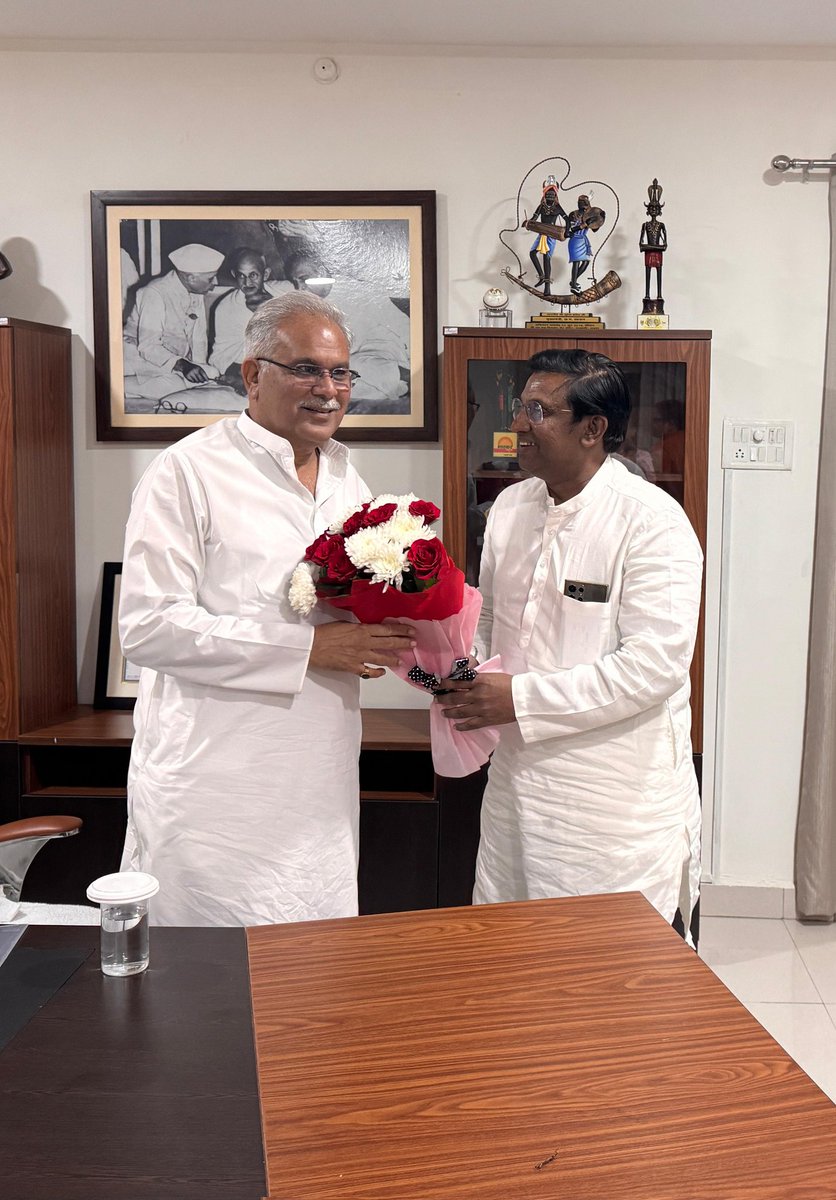 राष्ट्रीय महासचिव (प्रभारी पंजाब) के रूप में नियुक्ति के पश्चात प्रथम रायपुर आगमन पर पूर्व मुख्यमंत्री श्री भूपेश बघेल जी से सौजन्य भेंट कर उन्हें बधाई दी।

इस शुभ अवसर पर राज्य की राजनीतिक परिस्थितियों एवं संगठन की भावी रणनीतियों पर चर्चा हुई। श्री <a href="/bhupeshbaghel/">Bhupesh Baghel</a> जी का अनुभव और