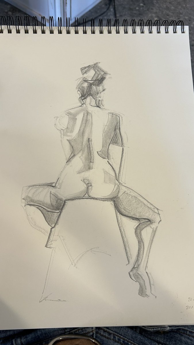 aneemoraa's tweet photo. back to life drawing sessions again. i missed them so much https://t.co/OPeR5Kyk7b