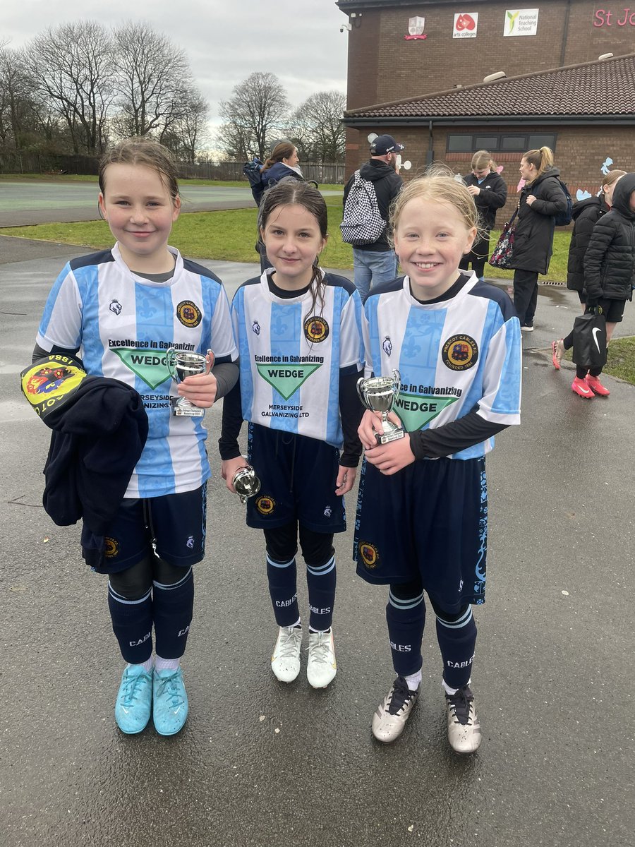 These three battled though in that rain today in there tournament and lost in the final 1-0 💙<a href="/MissCaldwell09/">Miss Caldwell</a>