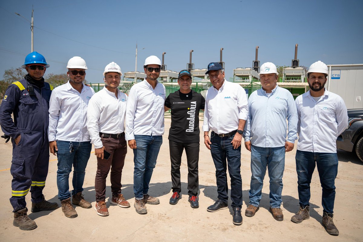 AlejandroChar's tweet photo. Con las toneladas de basura que antes eran un problema contaminante, hoy Barranquilla produce energía limpia.

Estamos marcando un hito en la generación de energía renovable con la puesta en marcha de la planta de biogás más grande de Colombia, aprovechando el biometano de los residuos para autogenerar 4,9 MW de energía limpia y sostenible en el Parque Ambiental Relleno Sanitario Los Pocitos.

Este es el resultado de un gran trabajo en equipo con @SomosTripleA y la empresa china BCCY, reafirmando nuestro compromiso con la transición energética. ¡Vamos por más!