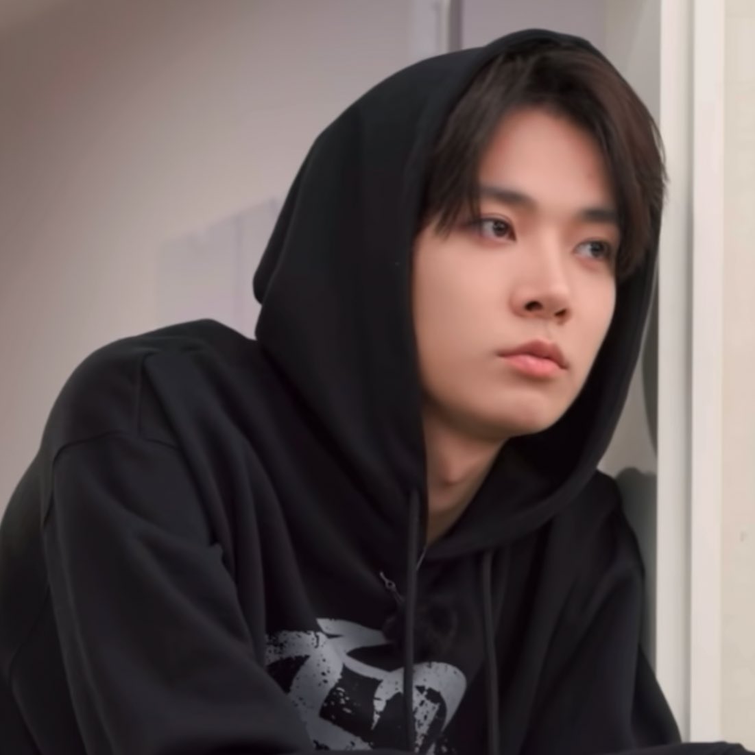 Nunggu mamang tahu tek tek.