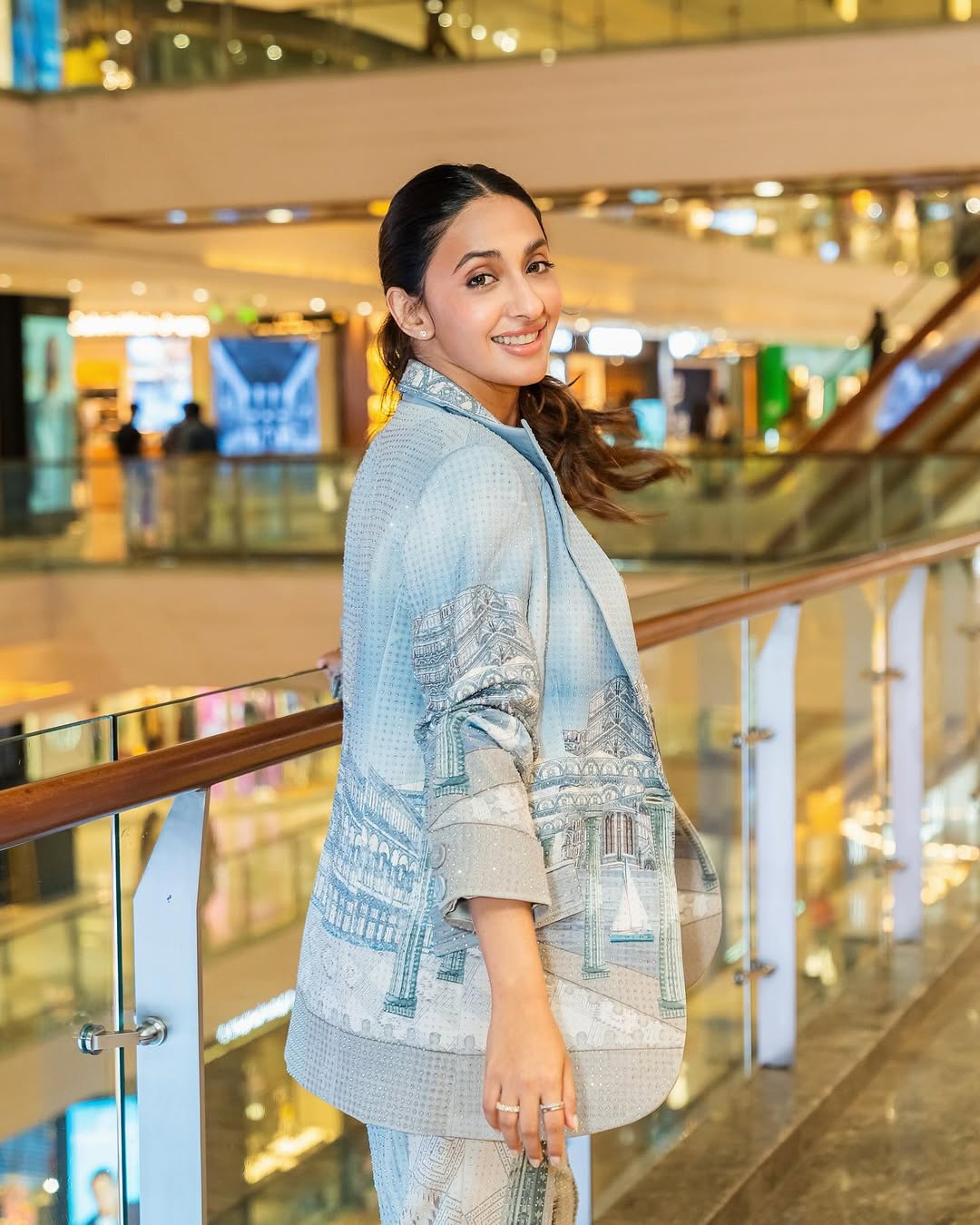 GkPJCpYXIAAzeG0?format=jpg&name=large