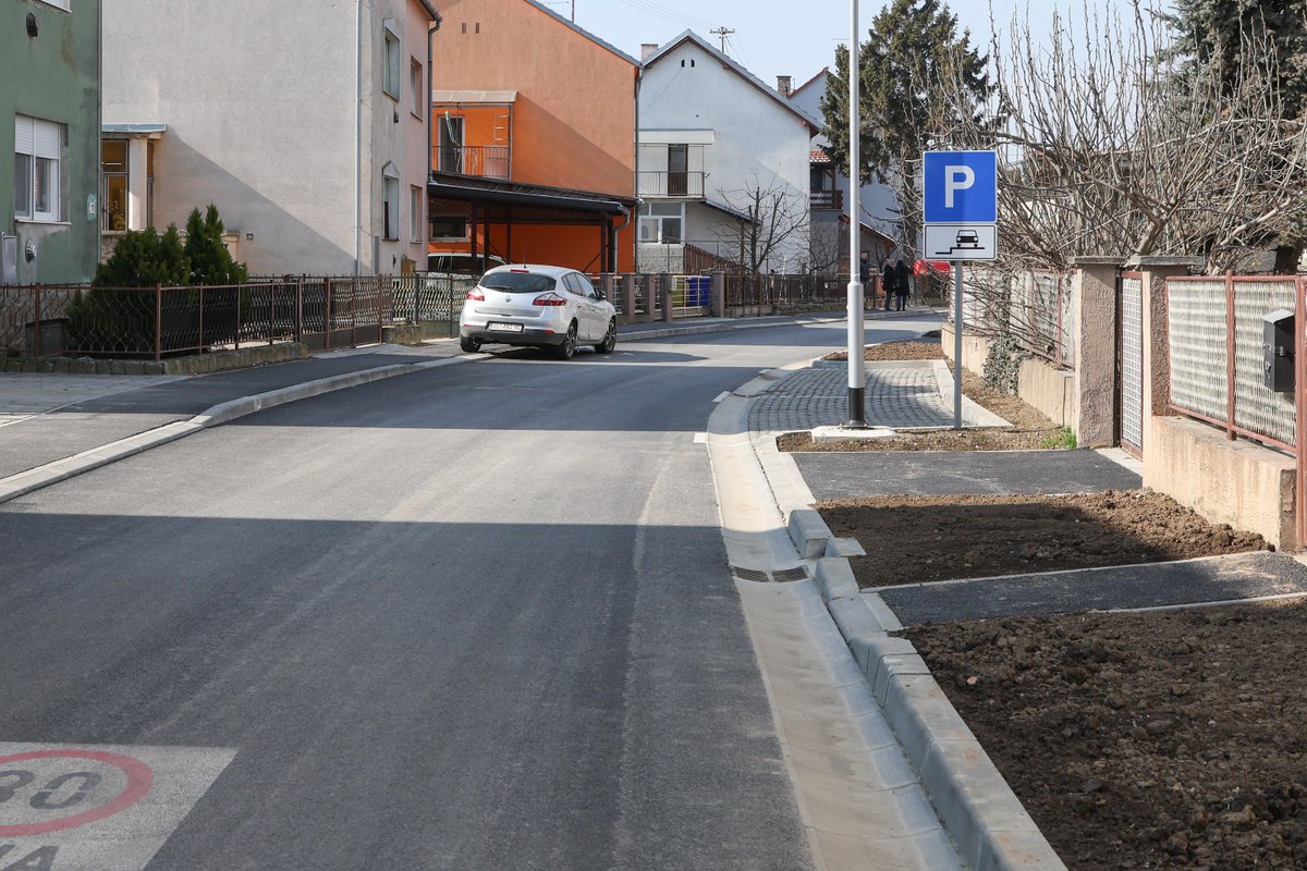 Gradonačelnik Radić obišao završene radove na potpunoj obnovi i rekonstrukciji Ulice Bele Bartoka u Retfali 🔗osijek.hr/gradonacelnik-…