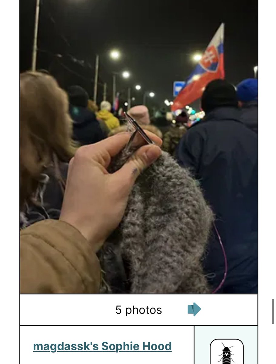 라벌리 구경하다가ㅋㅋㅋㅋㅋ 슬로바키아 반정부시위에서 시위뜨개하는 분을 발견.. 왠지 모르게 느껴지는 동질감...