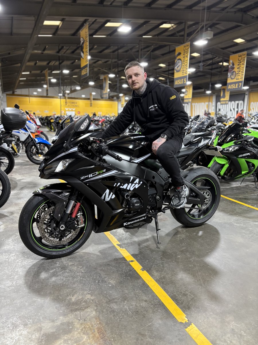 SuperbikeFactor's tweet photo. Ellis from SuperBike Factory Cheshire is back with his top pick of the week – the stunning Kawasaki ZX-10RR (Winter Edition)! 😍
KAWASAKI NINJA ZX-10RR: https://t.co/BPTKApML18
#KawasakiZX10RR #SuperBikeFactory #KawasakiNinja #BikeOfTheWeek https://t.co/YcJQgi2KTS