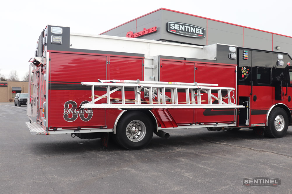 Sentinel_EmgSol's tweet image. NEW DELIVERY!
The Ferguson Fire Department in Ferguson, MO recently took delivery of one of their twin @rosenbauerus Crossfire pumpers! THANK YOU Chief Hampton and the firefighters of Ferguson FD for choosing Sentinel and Rosenbauer! sentineles.com/fergusonfdtwin…