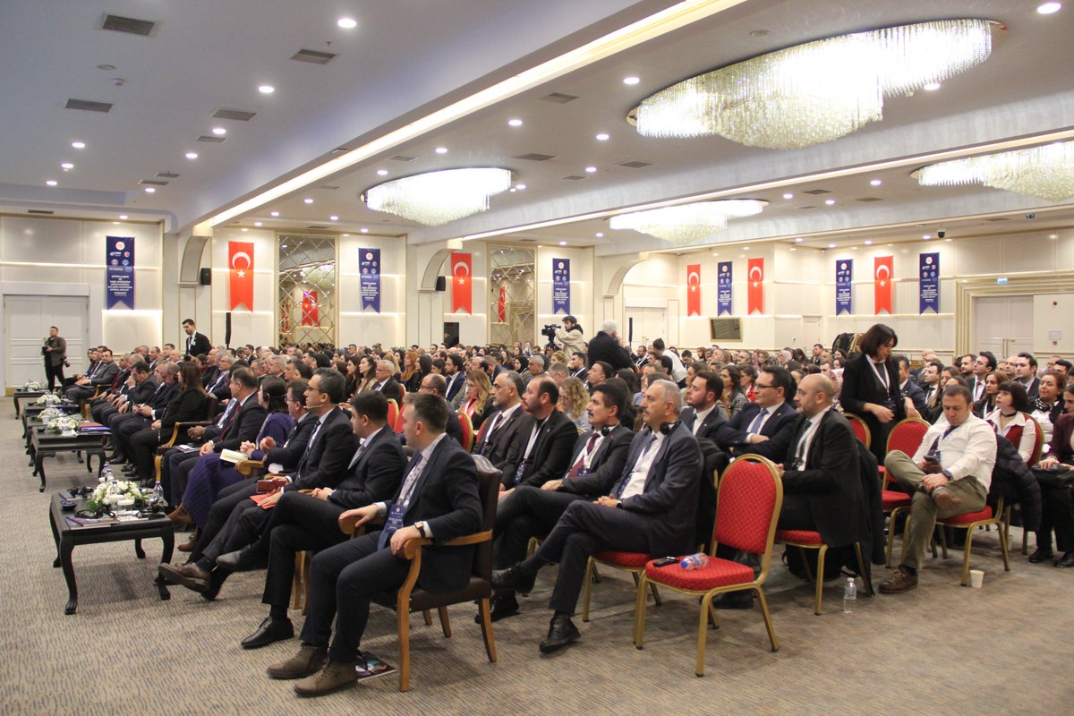 TÜRK-İŞ GENEL BAŞKAN YARDIMCISI RAMAZAN AĞAR “DİJİTALLEŞME VE YEŞİL DÖNÜŞÜM ÇERÇEVESİNDE ÇALIŞMA HAYATINDA SOSYAL ADALET FORUMU”NA KATILDI

TÜRK-İŞ Genel Başkan Yardımcısı Ramazan AĞAR, Çalışma ve Sosyal Güvenlik Bakanlığının ev sahipliğinde gerçekleştirilen “Dijitalleşme ve