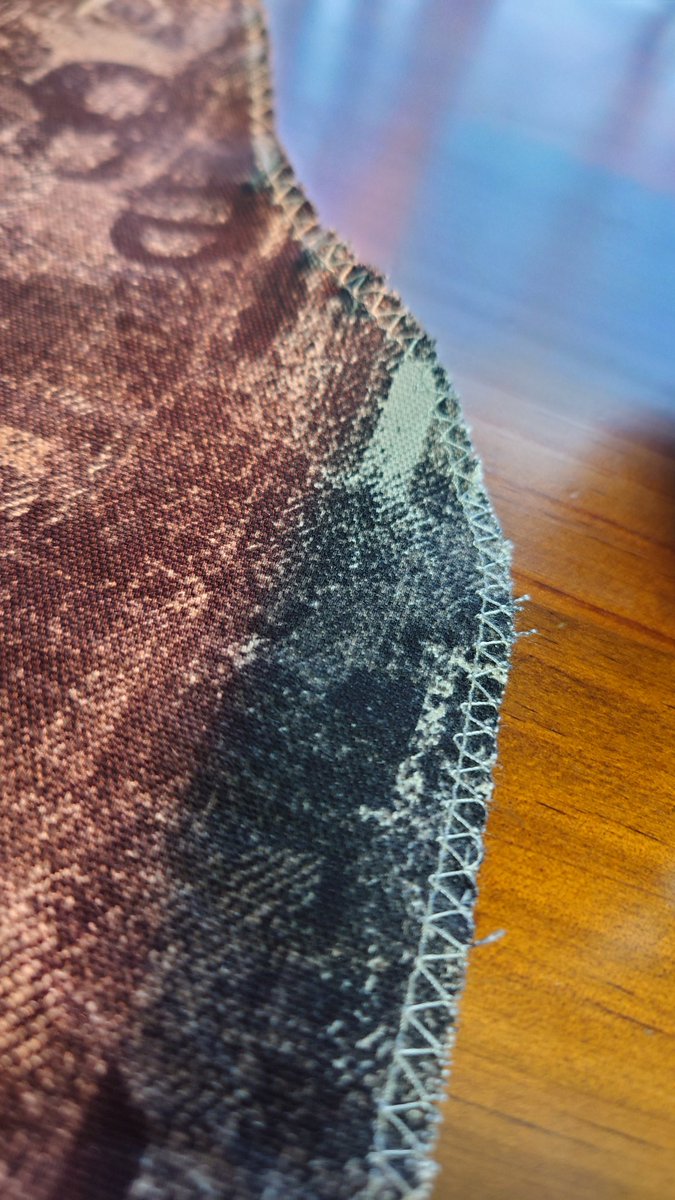 Tarono1's tweet photo. 今回はこんなフルバケットシート保護カバーを作ってみた。
もう少し良いミシンが欲しいなぁ〜
直ドリしながら真っ直ぐ縫います（汗）
#縫製御隠居 #MrT
#kyb #kayaba #realsportsdamper #cerameta #μnagi #laile #from1st #pon屋 #coolbeans
#digspice #gtg https://t.co/FqhOB6cr6y