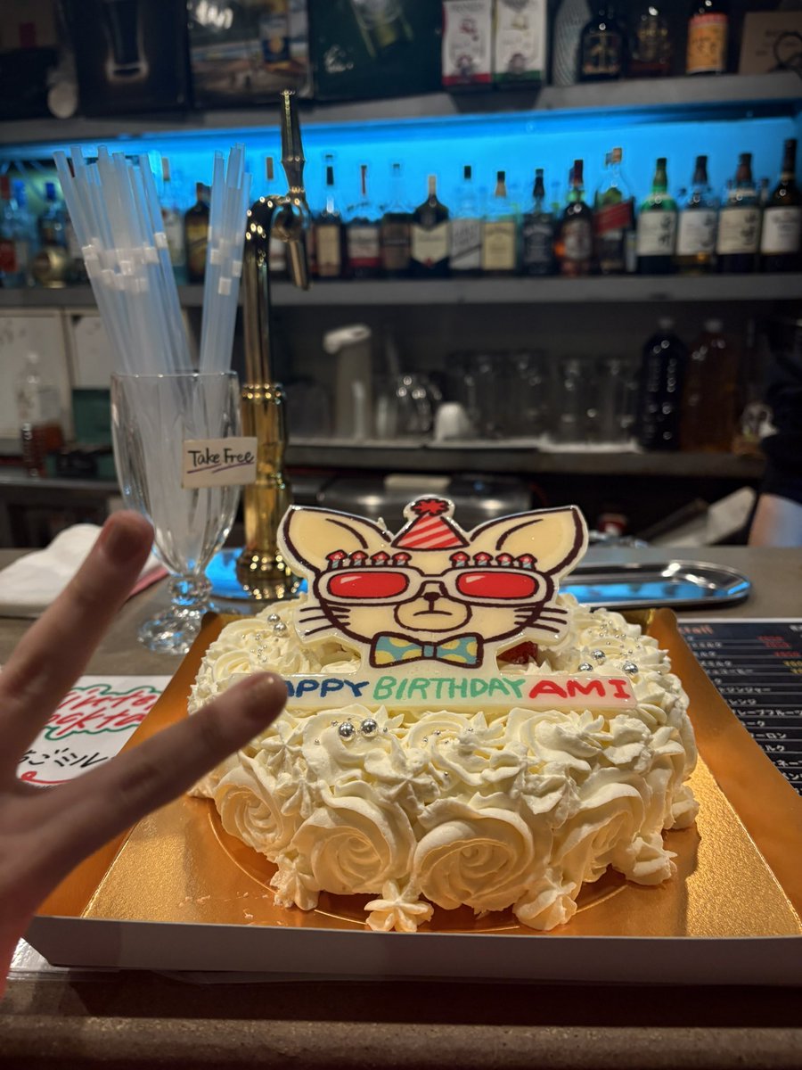 ami_sakagt's tweet photo. 今年も誕生日を迎えられました。
しかも今日はファンクラブのみんなと「ちあみ爆誕祭」❤️‍🔥
おかげで幸せな日に…！

そしてFC東名阪ツアーも決定！
同じブックレット付きチケットで、表紙違い、今日のライブレポが追加された『Cheer Ami Club Note』を手渡しします。！
5/22 愛知・5/23 大阪・5/30 渋谷 https://t.co/Kb4Qm5Heia