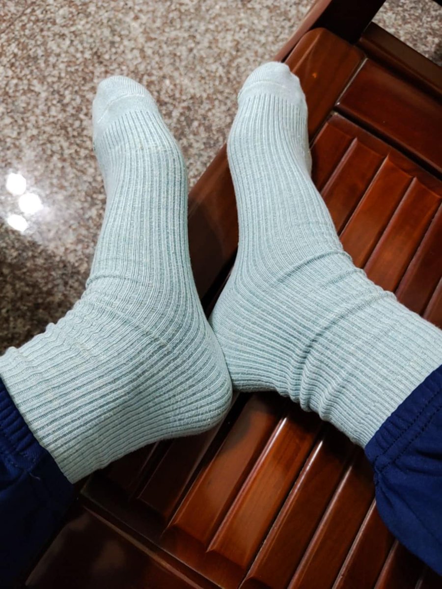 我只穿條紋襪，雖然顏色最愛白色，但偶爾還是會穿個其他顏色😏😏