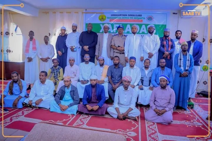Wasiirka Wasaaradda Gashaandhiga Jsl  𝙢𝙪𝙙𝙖𝙣𝙚 𝙈𝙖𝙭𝙖𝙢𝙚𝙙 𝙮𝙪𝙪𝙨𝙪𝙛 𝘾𝙖𝙡𝙞 Ayaa Maanta Kaqayb Galay  Nunaasibad balaadh oo Wasaaradda Diinta iyo Awqaaftu ku Shaacinaysay Deeqo Waxbarasho Oo ay Siinayso Ardayda Ciidmada Qaranka.