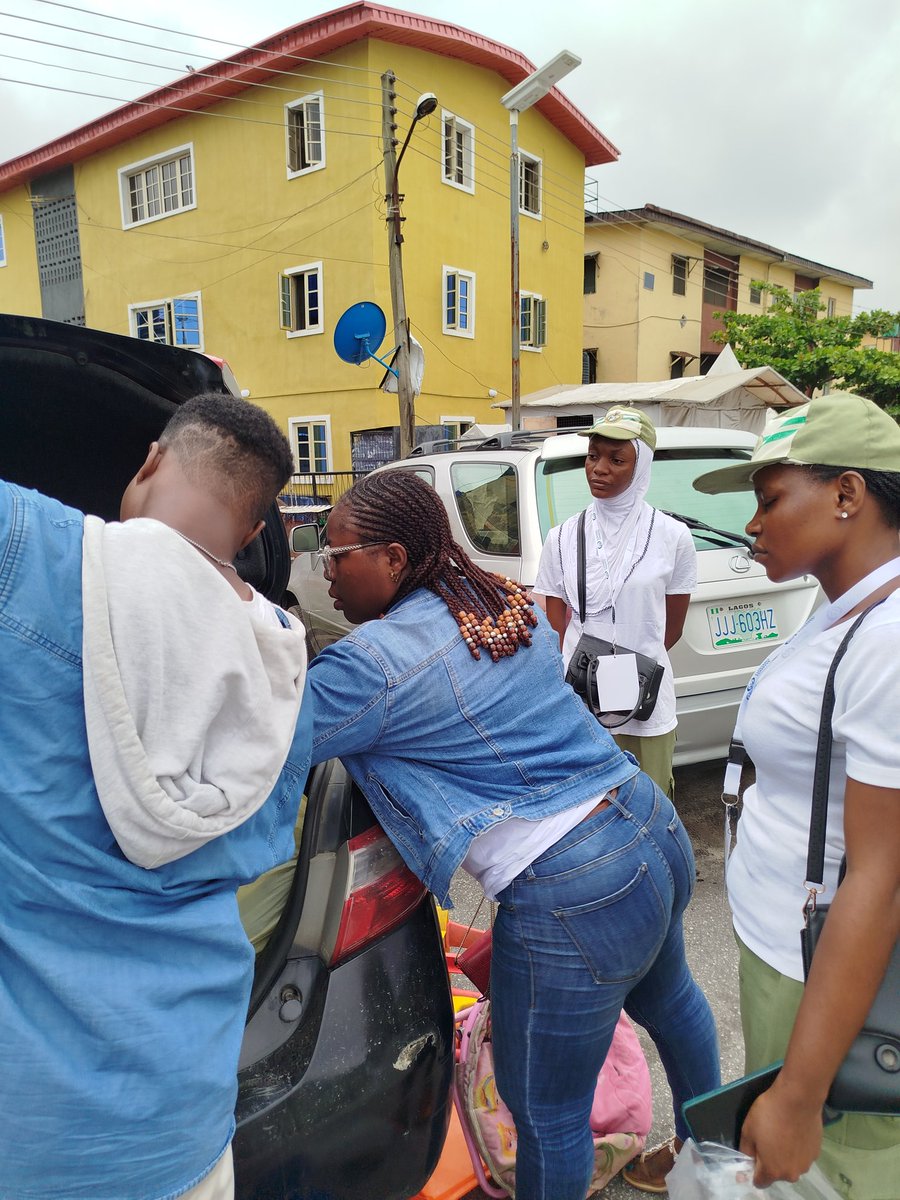 GivingHandsNG's tweet photo. Throw back to our donation drive in Surulere. The smiles, the gratitude, and the community spirit remind us why we do what we do. Thank you to everyone who contributed, your kindness is changing lives!

#TBT
#givinghands 
#donationdrive https://t.co/8siEZGbhAf