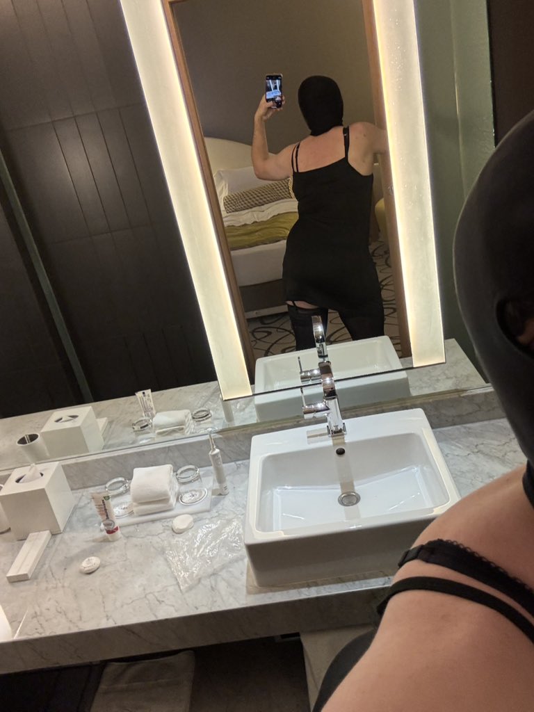 J’attends mon male pour venir me defoncer la chatte #trav #travesti #femboy