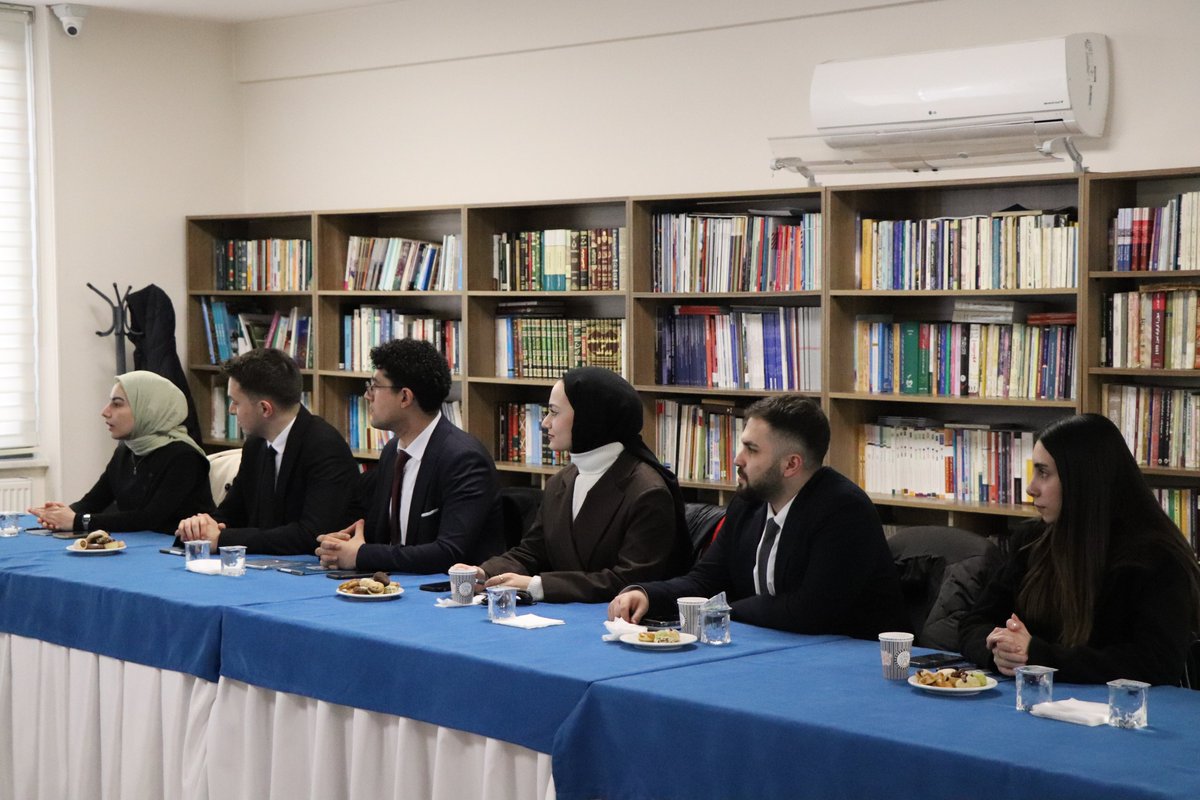 orsamorgtr's tweet photo. İstanbul Medipol Üniversitesi Uluslararası İlişkiler ve Dış Politika Kulübü (@medipolui) bugün ORSAM’ı ziyaret etti. Akademik çalışmalarımız ve bölgesel analizlerimiz üzerine keyifli bir sohbet gerçekleştirdik. Konuklarımıza öğrenim hayatlarında başarılar dileriz. https://t.co/gFPeu1rsbg