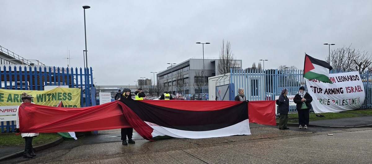 ShutDownLeoSton's tweet photo. FOR IMMEDIATE RELEASE 20 FEBRUARY 2024 

Activists blockade entrance to Leonardo UK's Millbrook (Southampton) factory

As Israel’s deadly violations of the ceasefire in Gaza continue to intensify, campaigners blockaded the entrance to Leonardo’s Southampton site this morning. https://t.co/46R4PuDyYs