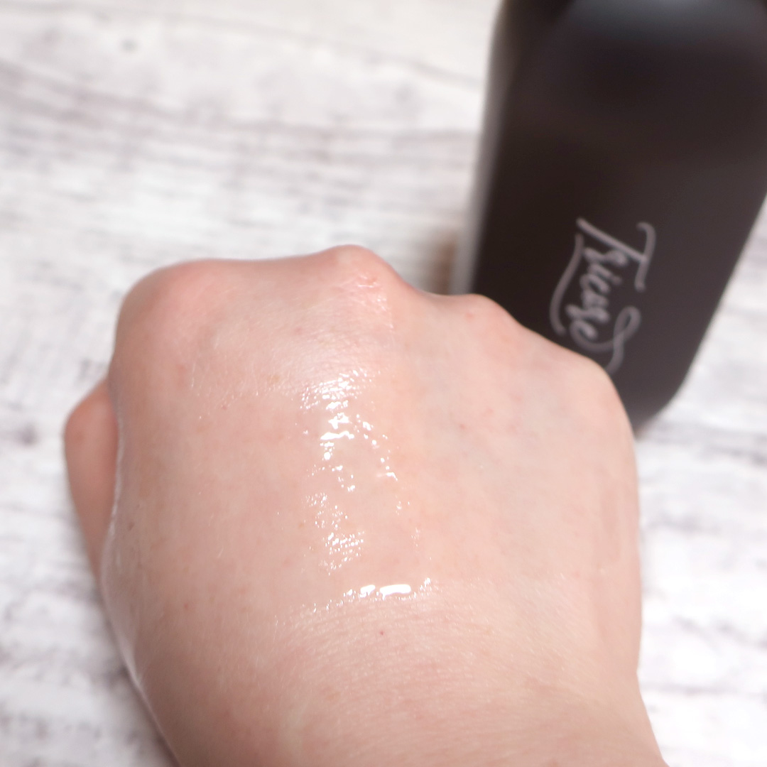 so492435's tweet image. Tricore温感ヘッドスパトリートメントは液体からクリームに変わり温感を感じる新感覚生トリートメント。 心地よい香りでじんわり温かい。液体だから髪になじみやすくクリーム状に変化することで栄養が密着するそう。
#PR #tricore #トリコレ #温感生トリートメント #トリコレでちゅるん髪 #韓国コスメ