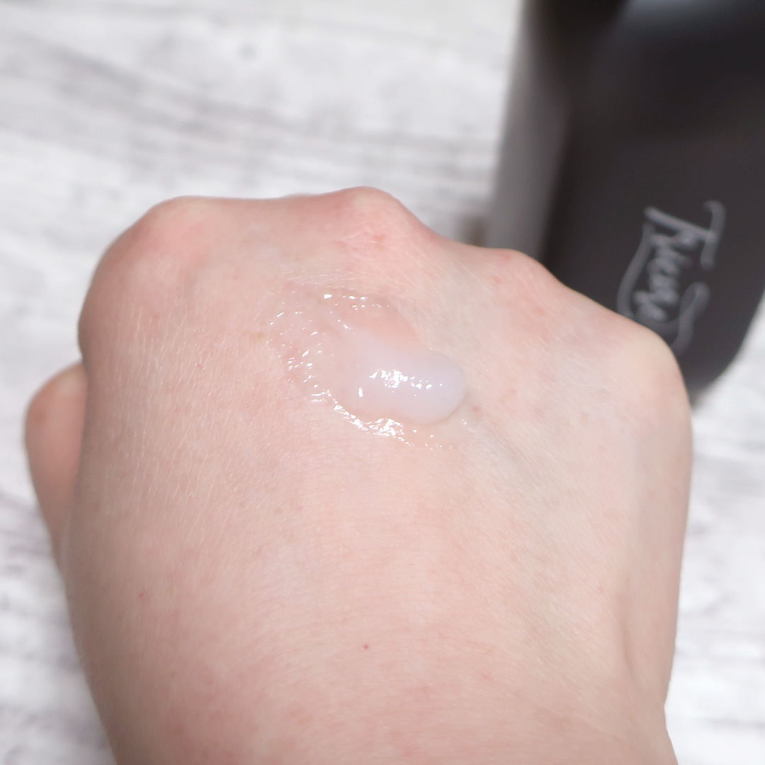 so492435's tweet image. Tricore温感ヘッドスパトリートメントは液体からクリームに変わり温感を感じる新感覚生トリートメント。 心地よい香りでじんわり温かい。液体だから髪になじみやすくクリーム状に変化することで栄養が密着するそう。
#PR #tricore #トリコレ #温感生トリートメント #トリコレでちゅるん髪 #韓国コスメ