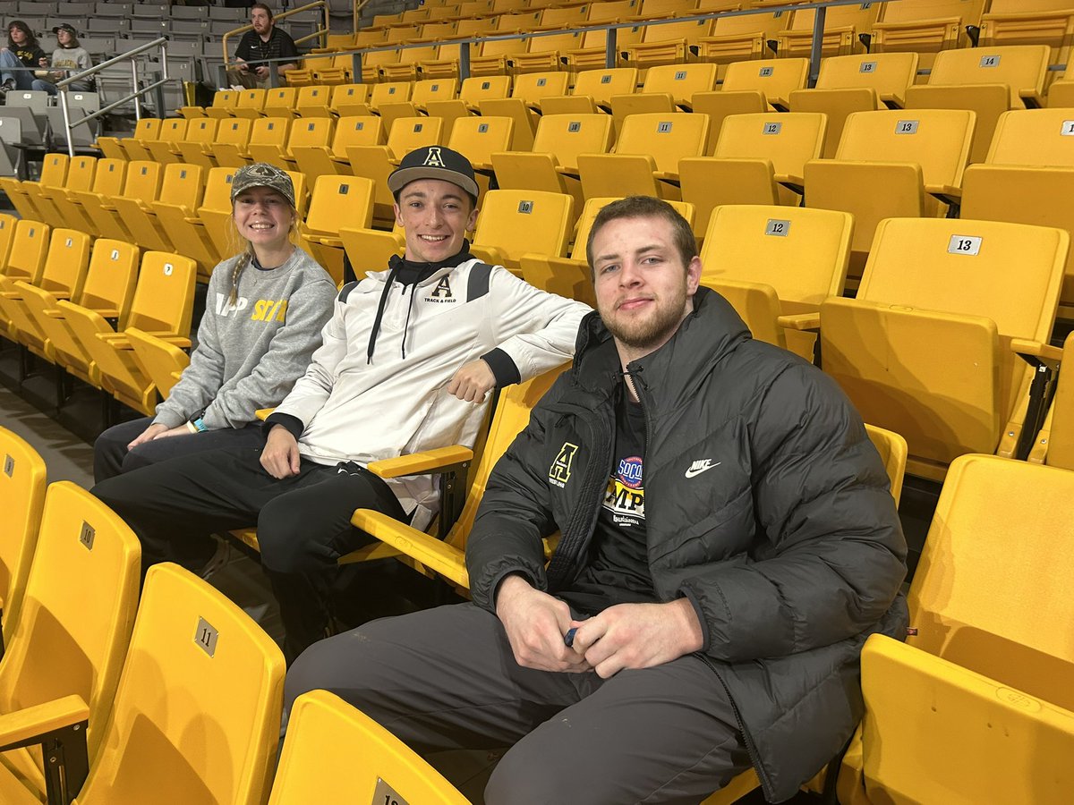 AppStateRISE's tweet image. WBB Athletes Supporting Athletes ⚫️🟡

#GoApp #RareAir