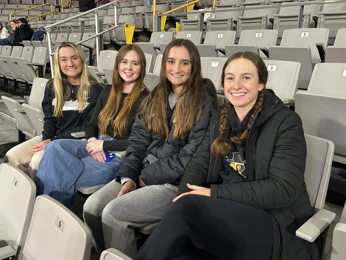 AppStateRISE's tweet image. WBB Athletes Supporting Athletes ⚫️🟡

#GoApp #RareAir