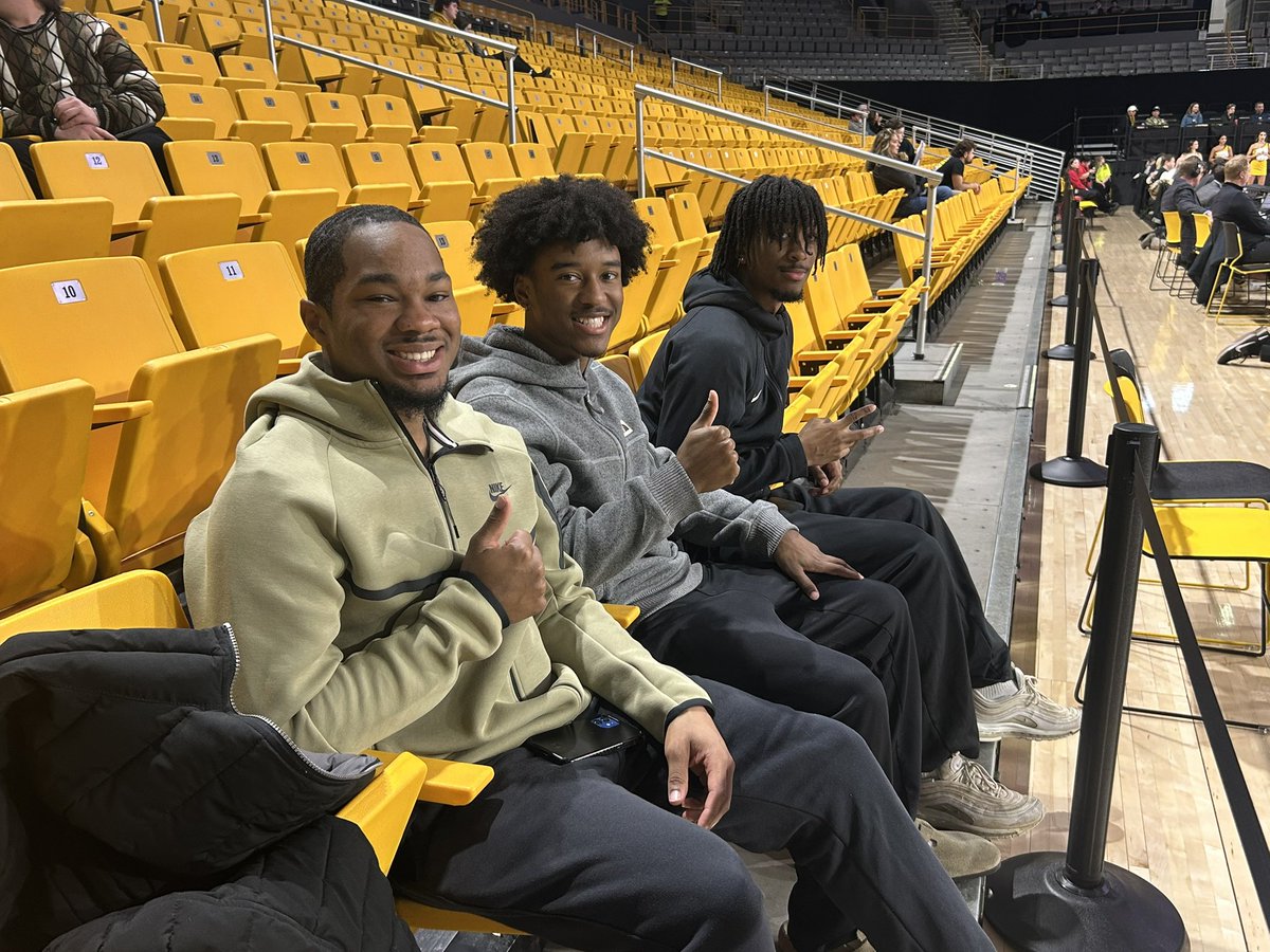 AppStateRISE's tweet image. WBB Athletes Supporting Athletes ⚫️🟡

#GoApp #RareAir